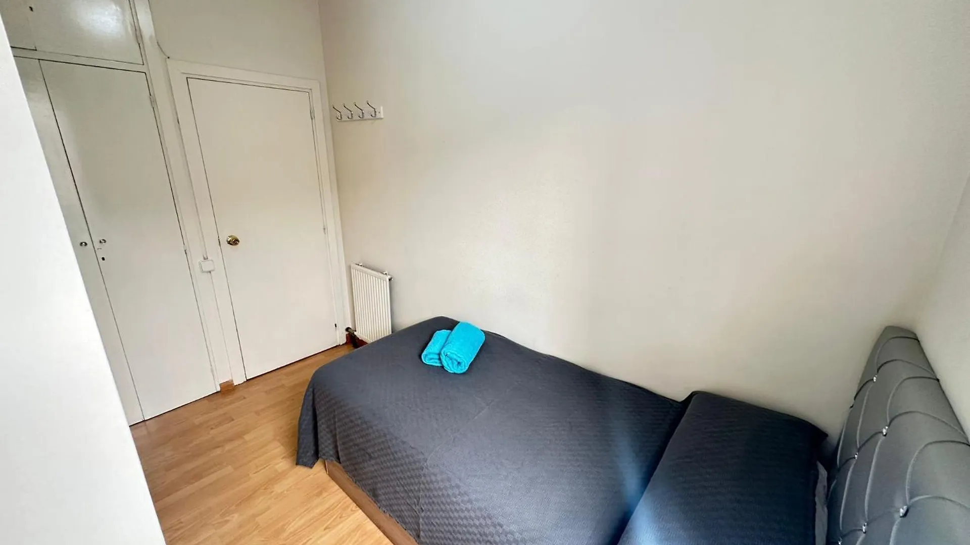 Rooms Paris Barcelona Bed & Breakfast