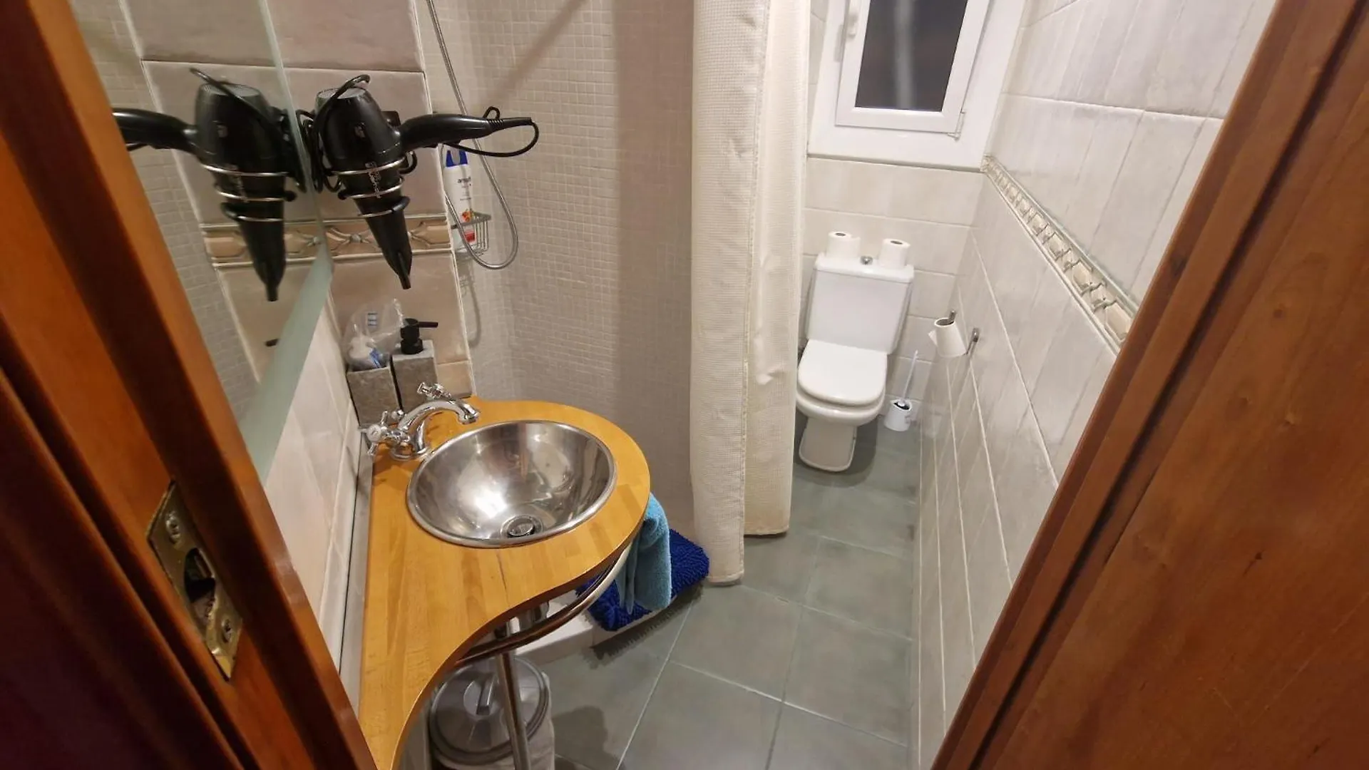 Bed & Breakfast Rooms Paris Barcelona Spanien